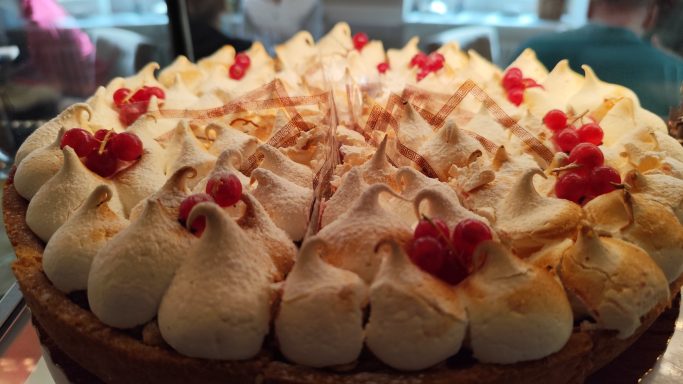 Baiser-Johannisbeertorte Baiser-Johannisbeertorte